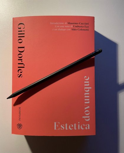 La disarmonia come r-esistenza all’abitudine della norma est-etica